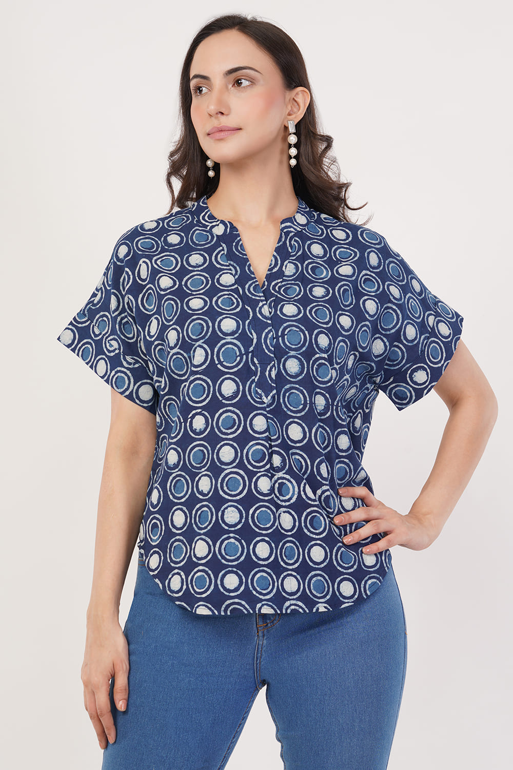 Blue circle top