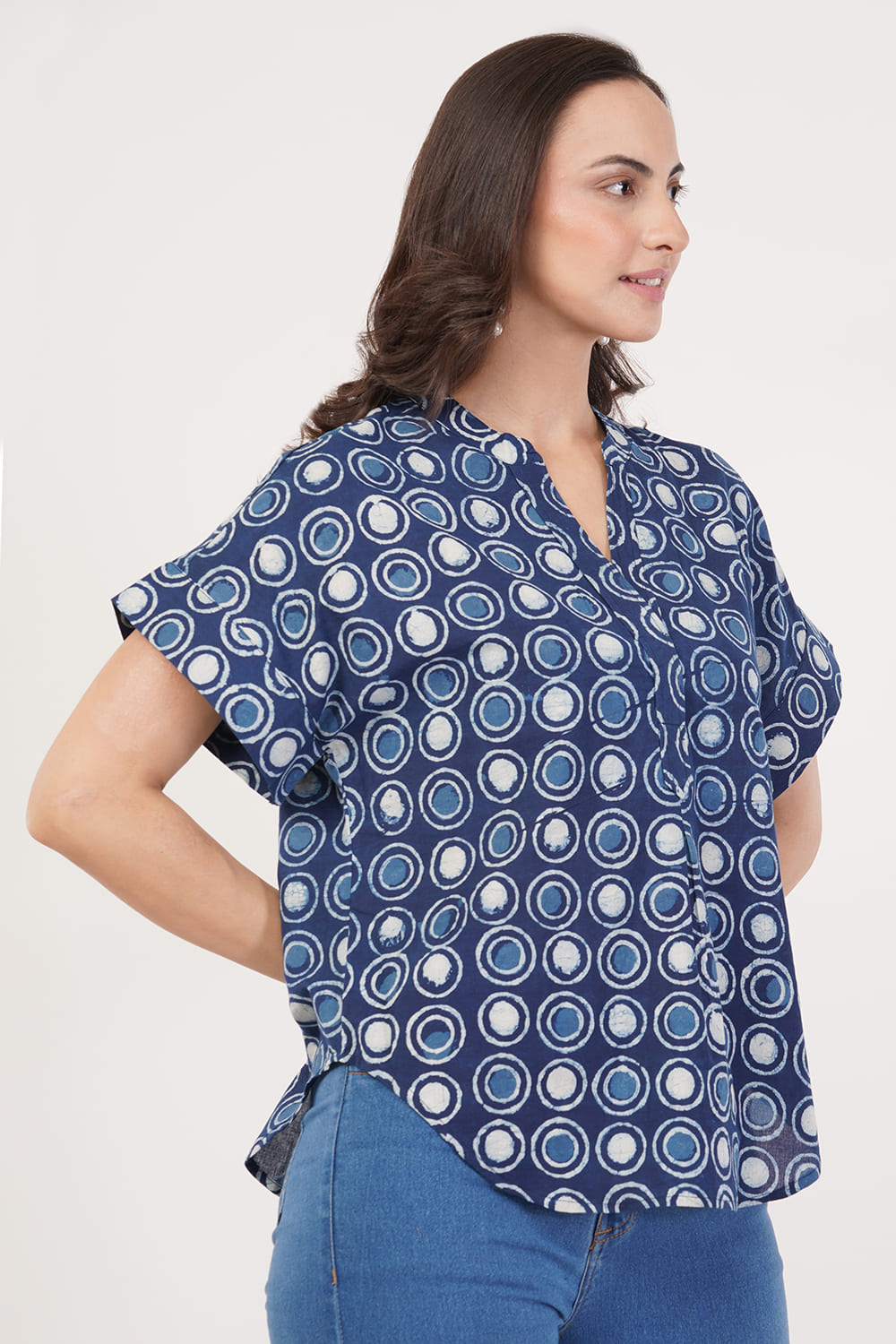 Blue circle top